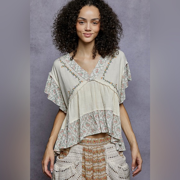 POL Floral V-Neck Short Sleeve Ruffled Double Gauze Blouse with Embroidery 🆕 - Picture 4 of 6